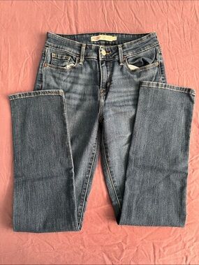 Levi's Women's Straight Leg Jeans in Faded Blue Denim